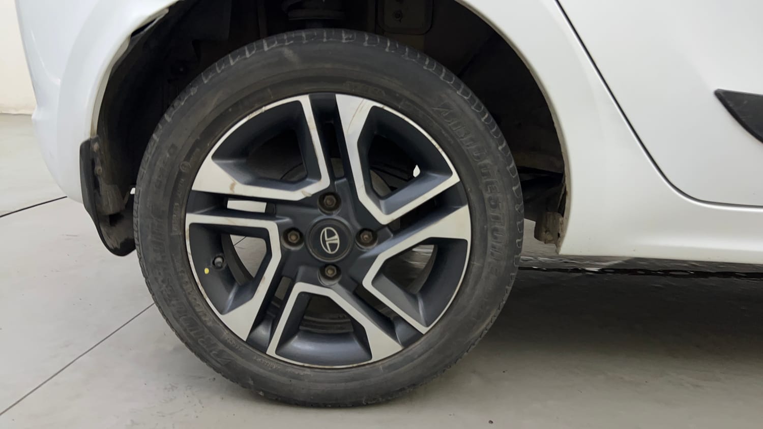 Used 2019 Tata Tiago Revotron XZ Plus Petrol Manual tyres RIGHT REAR TYRE RIM VIEW