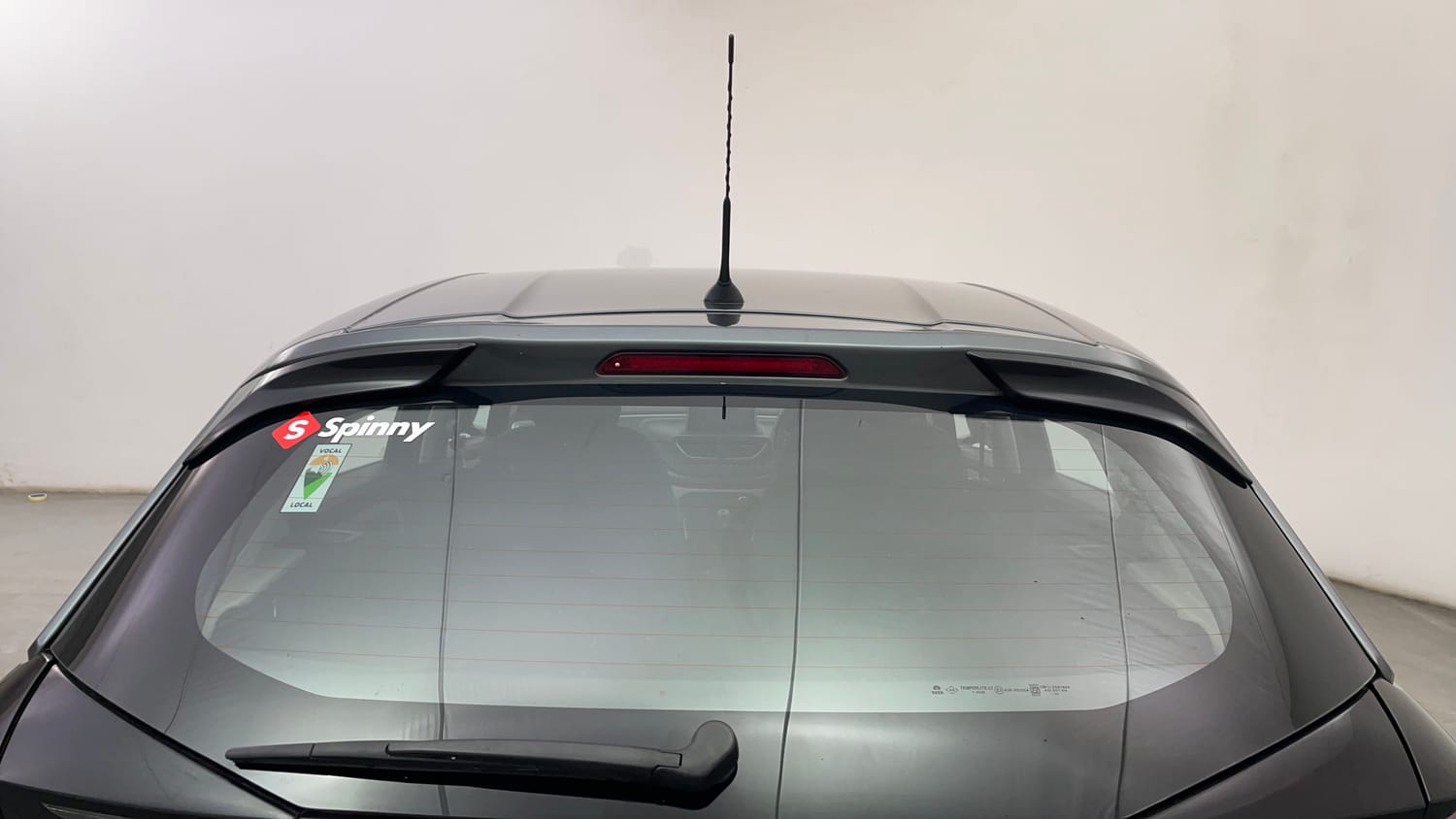 Used 2024 Tata Altroz XZ Petrol Petrol Manual exterior BACK WINDSHIELD VIEW