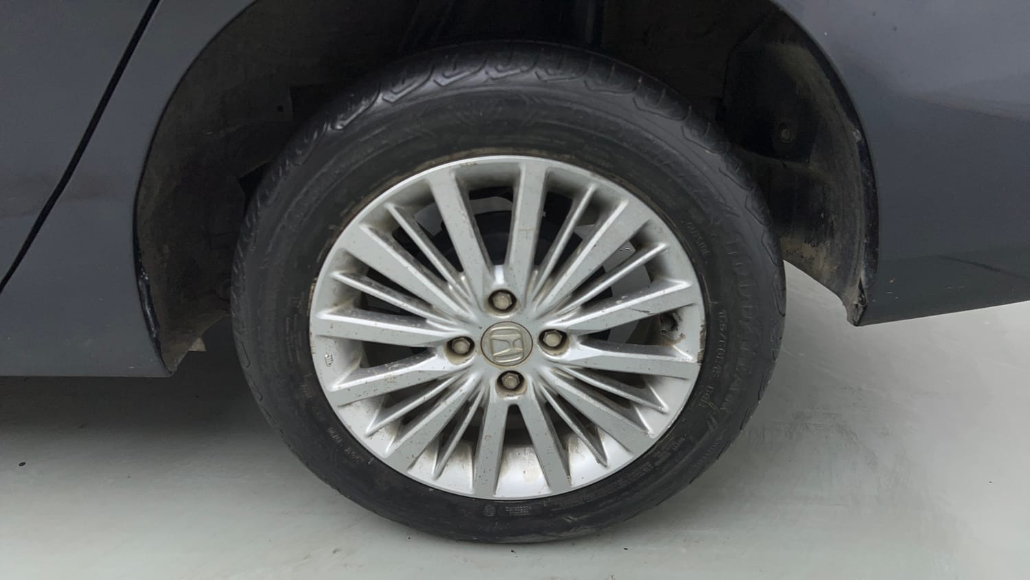 Used 2023 Honda City V CVT Petrol Petrol Automatic tyres LEFT REAR TYRE RIM VIEW