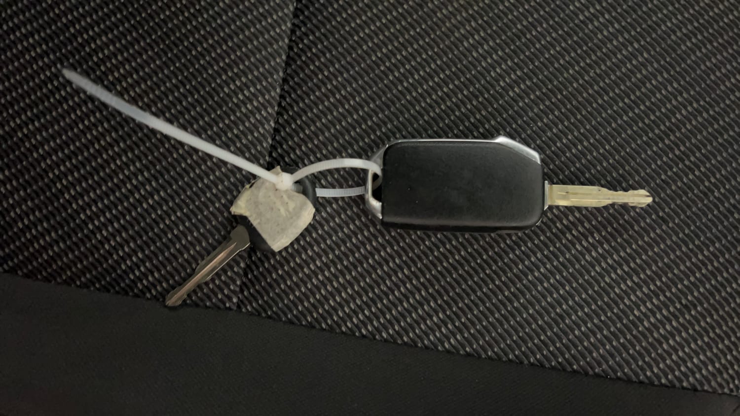 Used 2024 Kia Seltos HTE 1.5 Diesel MT Diesel Manual extra CAR KEY VIEW