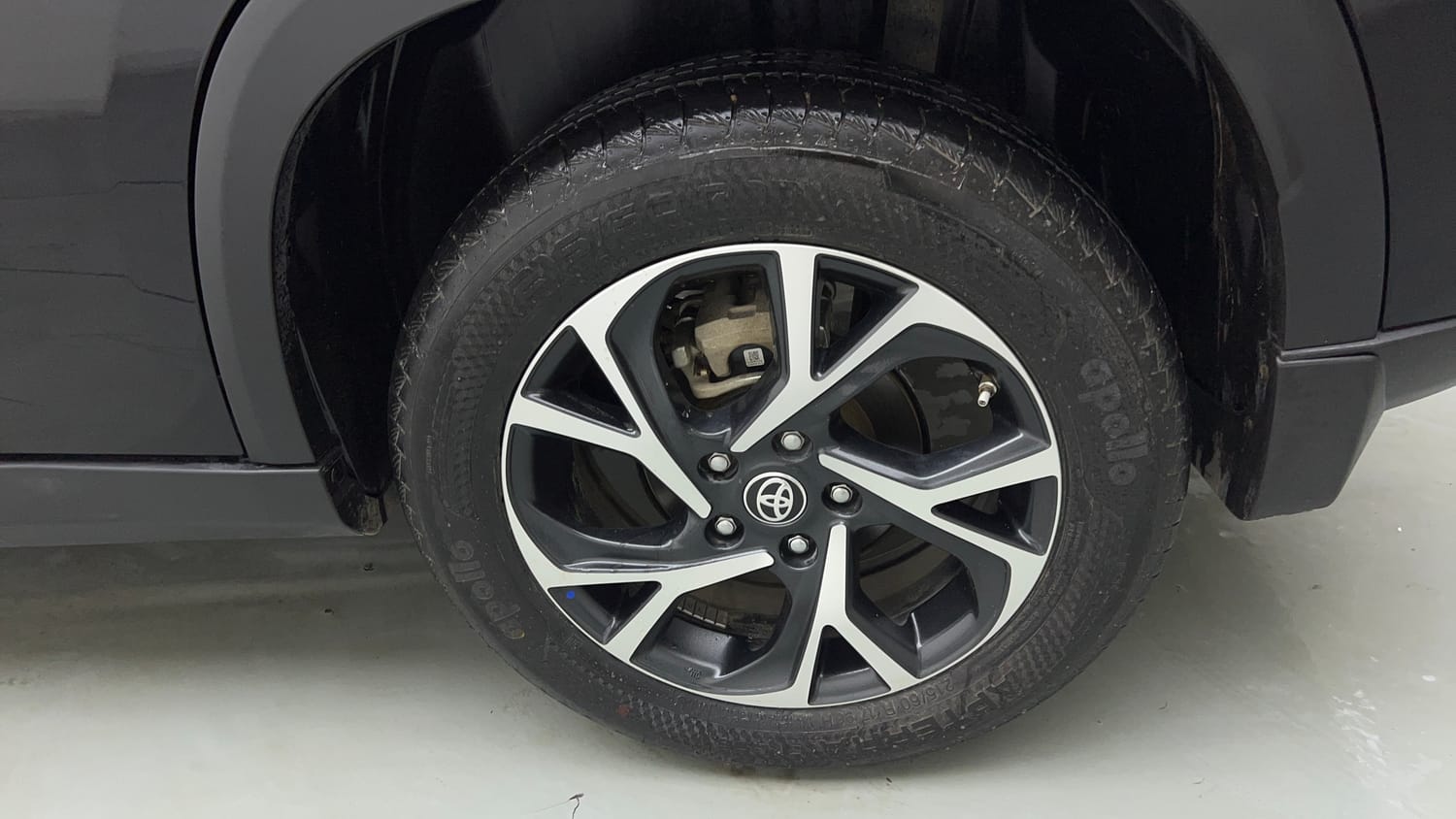 Used 2025 Toyota Urban Cruiser Hyryder V Hybrid Hybrid Automatic tyres LEFT REAR TYRE RIM VIEW