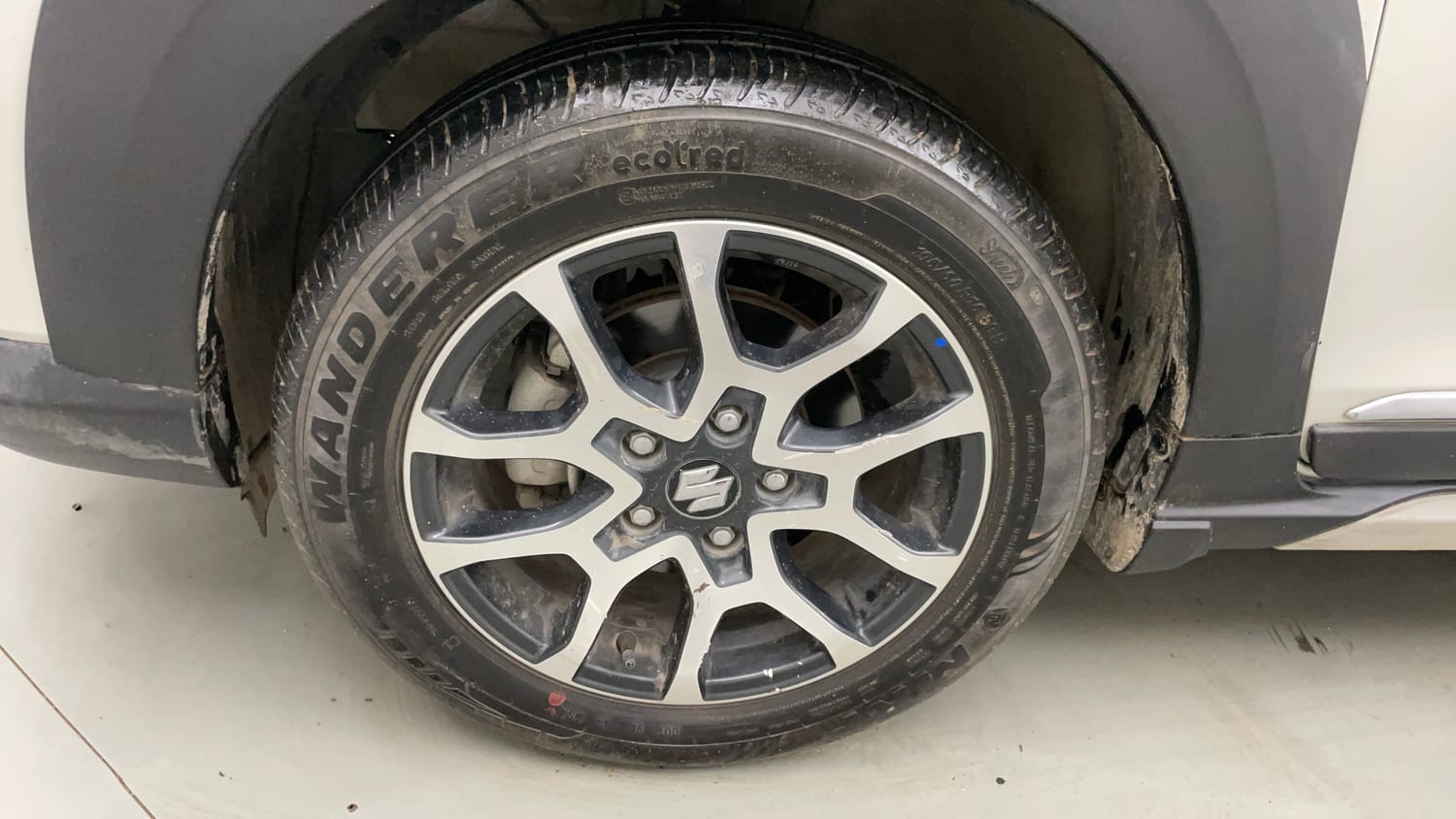 Used 2022 Maruti Suzuki XL6 Zeta MT Petrol Petrol Manual tyres LEFT FRONT TYRE RIM VIEW