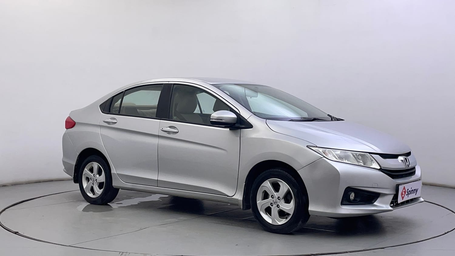 Used 2016 Honda City VX (O) MT Diesel Diesel Manual exterior RIGHT FRONT CORNER VIEW
