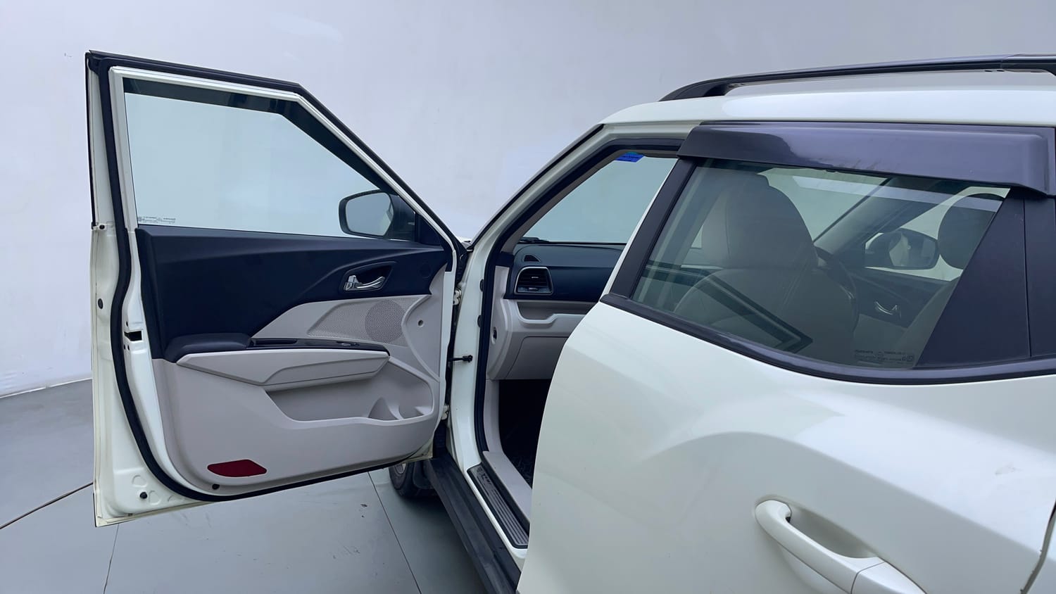 Used 2021 Mahindra XUV 300 W8 (O) 1.2 Petrol AMT Petrol Automatic interior LEFT FRONT DOOR OPEN VIEW