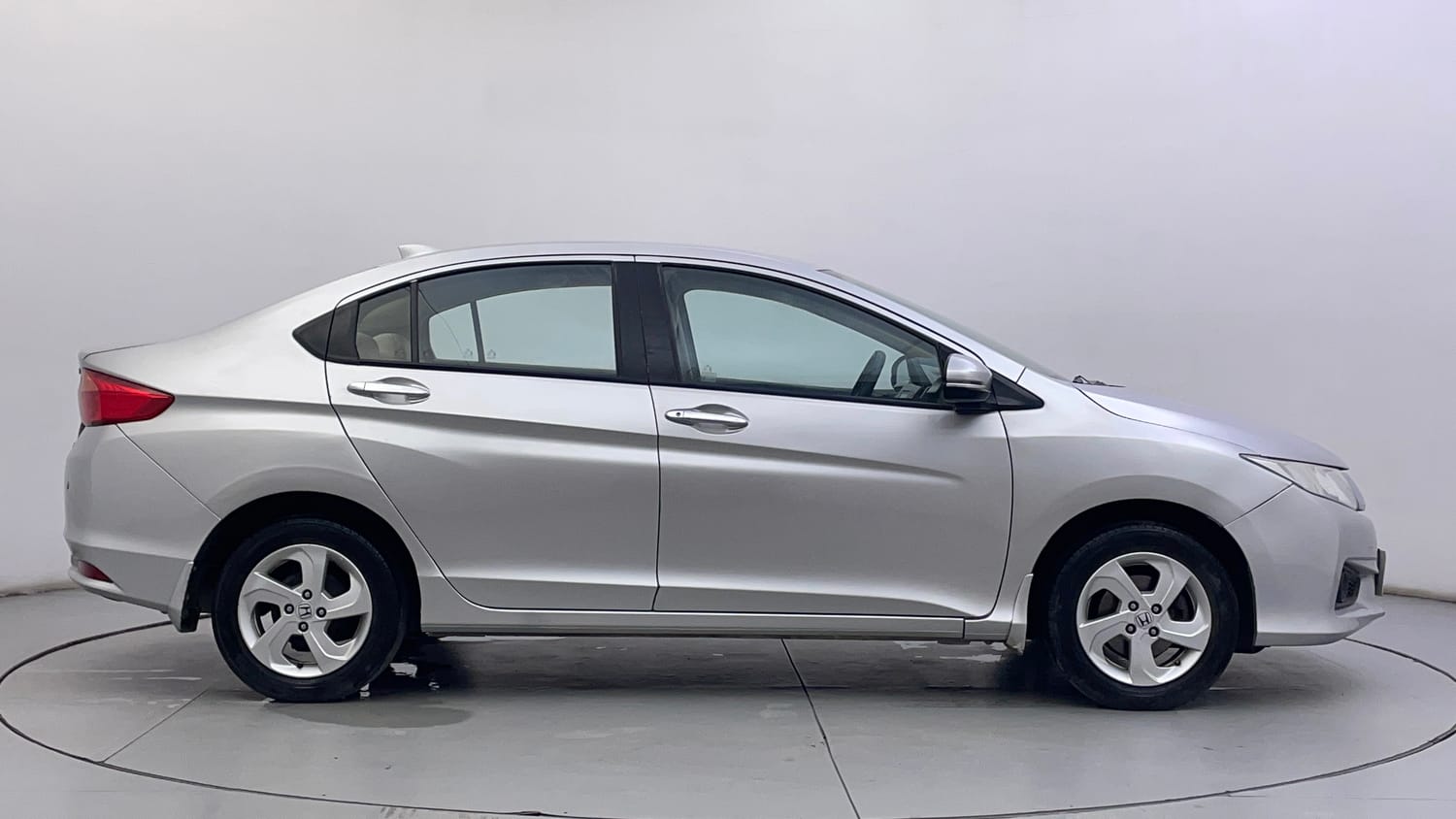 Used 2016 Honda City VX (O) MT Diesel Diesel Manual exterior RIGHT SIDE VIEW
