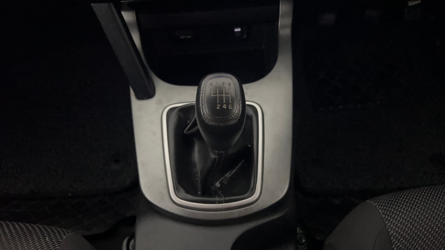 Used 2024 Kia Seltos HTE 1.5 Diesel MT Diesel Manual interior GEAR  KNOB VIEW