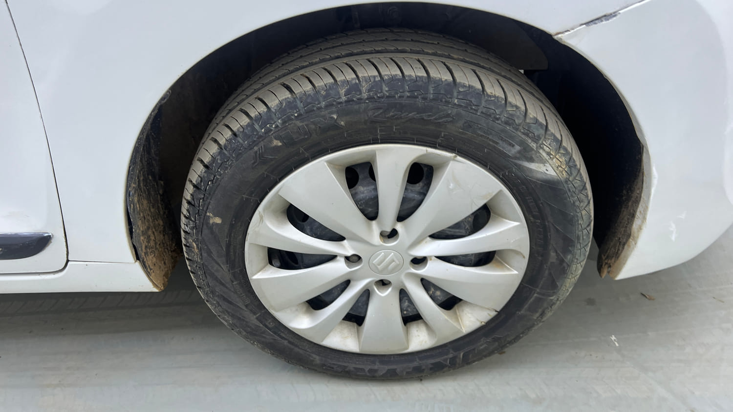 Used 2017 Maruti Suzuki Baleno Delta 1.2 AT Petrol Automatic tyres RIGHT FRONT TYRE RIM VIEW