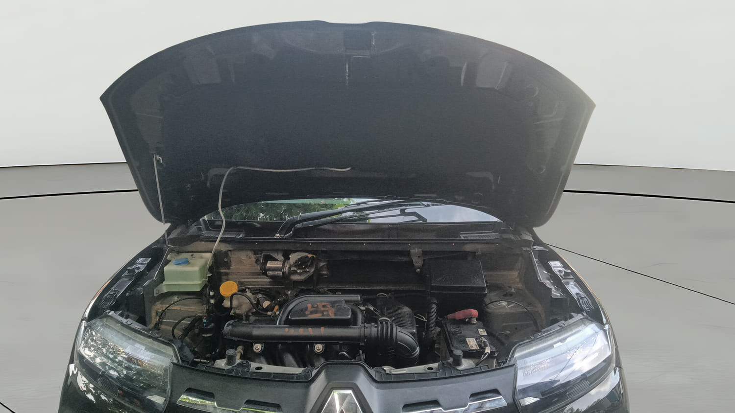 Used 2025 Renault Kwid RXT 1.0L Petrol Manual engine ENGINE & BONNET OPEN FRONT VIEW