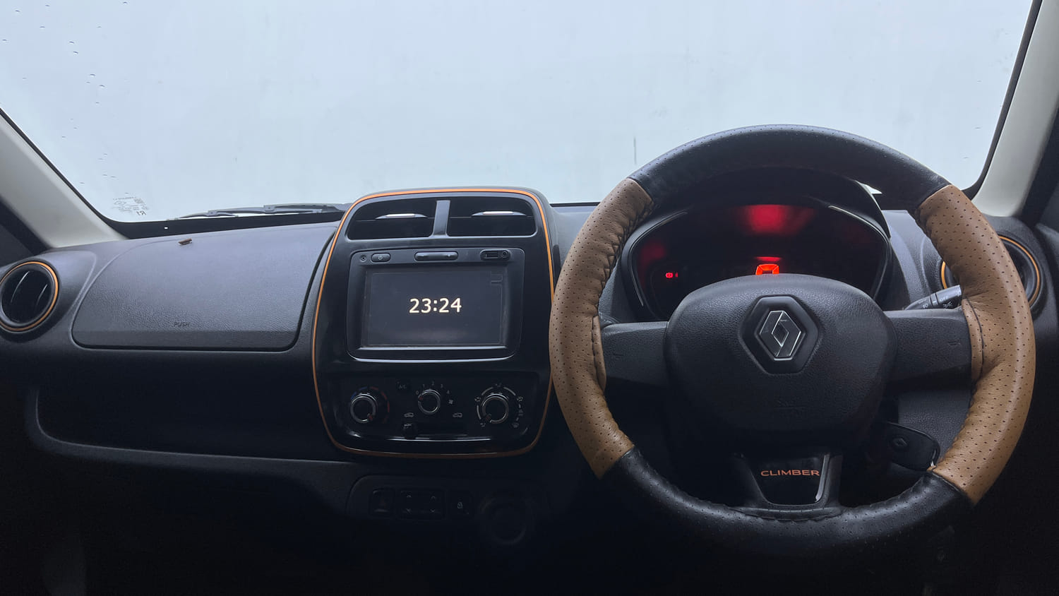 Used 2018 Renault Kwid CLIMBER 1.0 Petrol Manual interior DASHBOARD VIEW