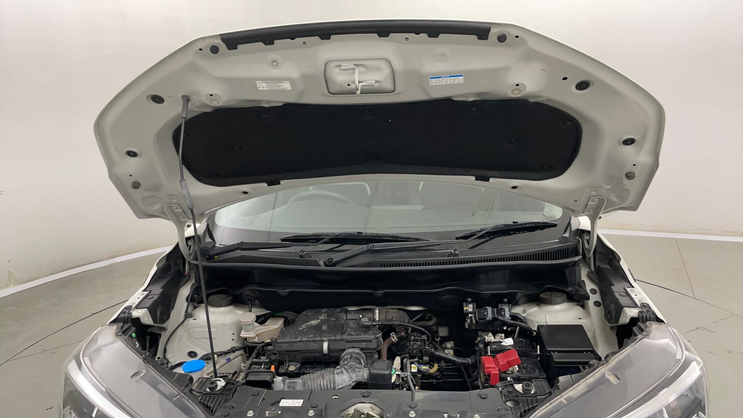 Used 2022 Maruti Suzuki XL6 Zeta MT Petrol Petrol Manual engine ENGINE & BONNET OPEN FRONT VIEW