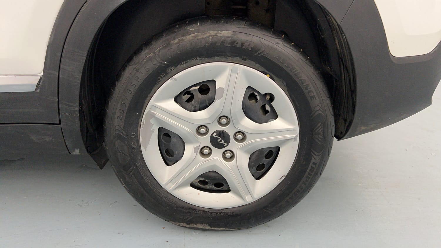 Used 2024 Kia Seltos HTE 1.5 Diesel MT Diesel Manual tyres LEFT REAR TYRE RIM VIEW