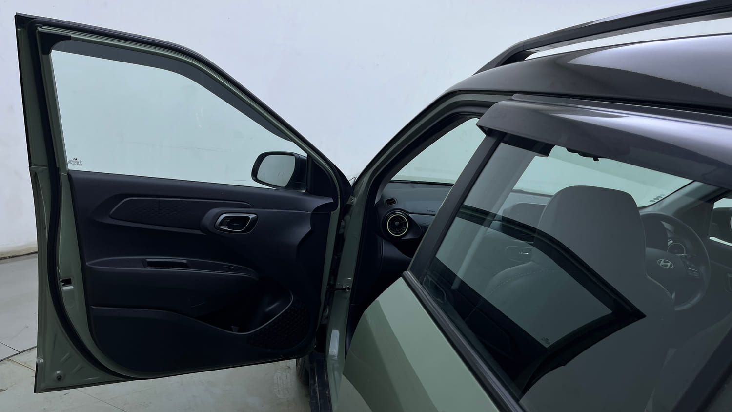 Used 2025 Hyundai Exter SX (O) Connect 1.2 AMT Dual Tone Petrol Automatic interior LEFT FRONT DOOR OPEN VIEW