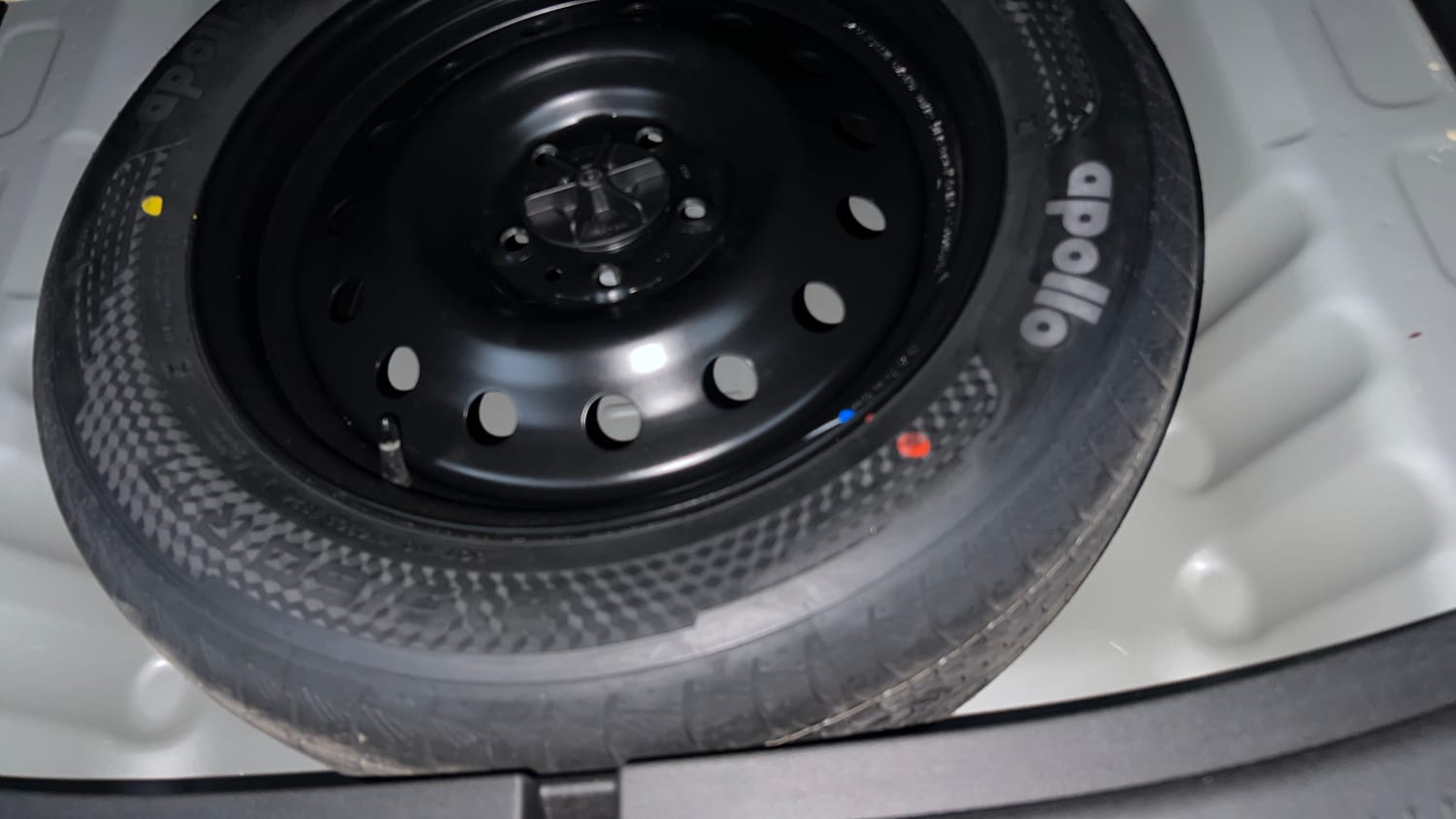 Used 2024 Maruti Suzuki Grand Vitara Zeta Smart Hybrid AT Petrol Automatic tyres SPARE TYRE VIEW