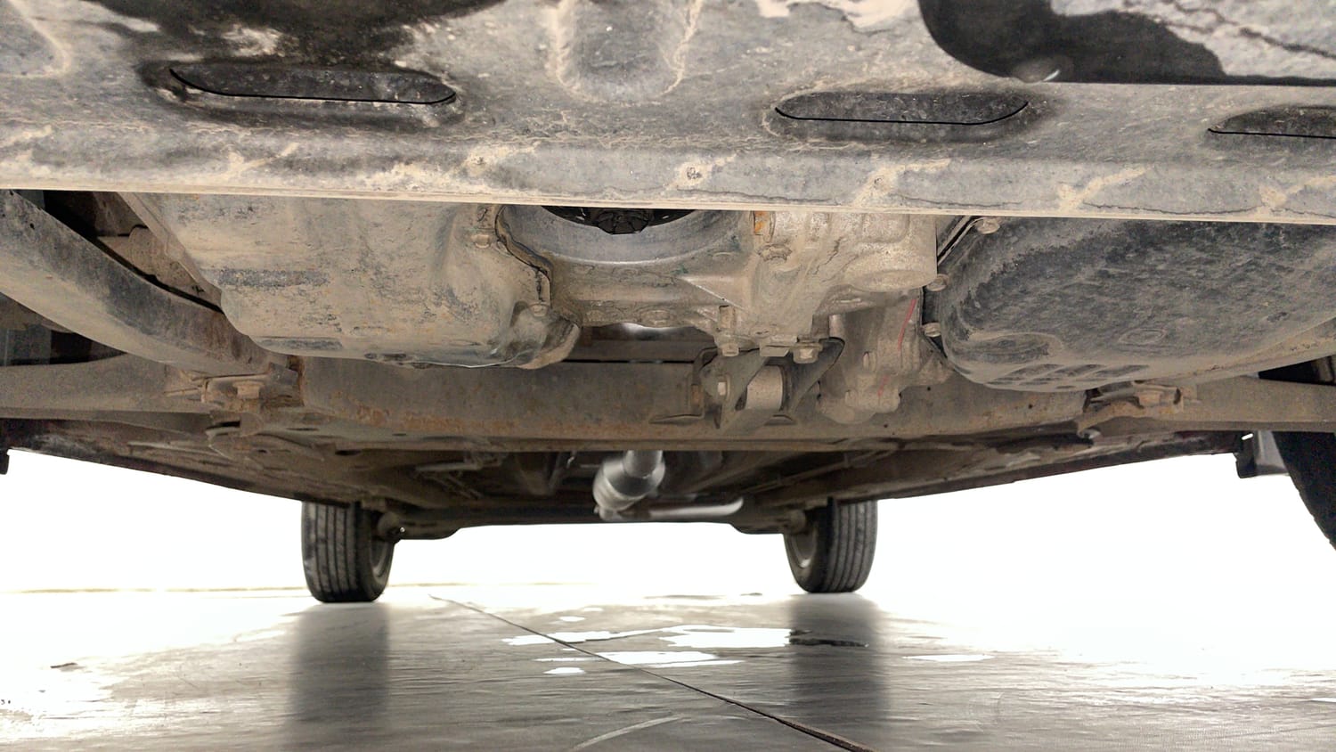 Used 2022 Renault Kiger RXZ AMT Petrol Automatic extra FRONT LEFT UNDERBODY VIEW