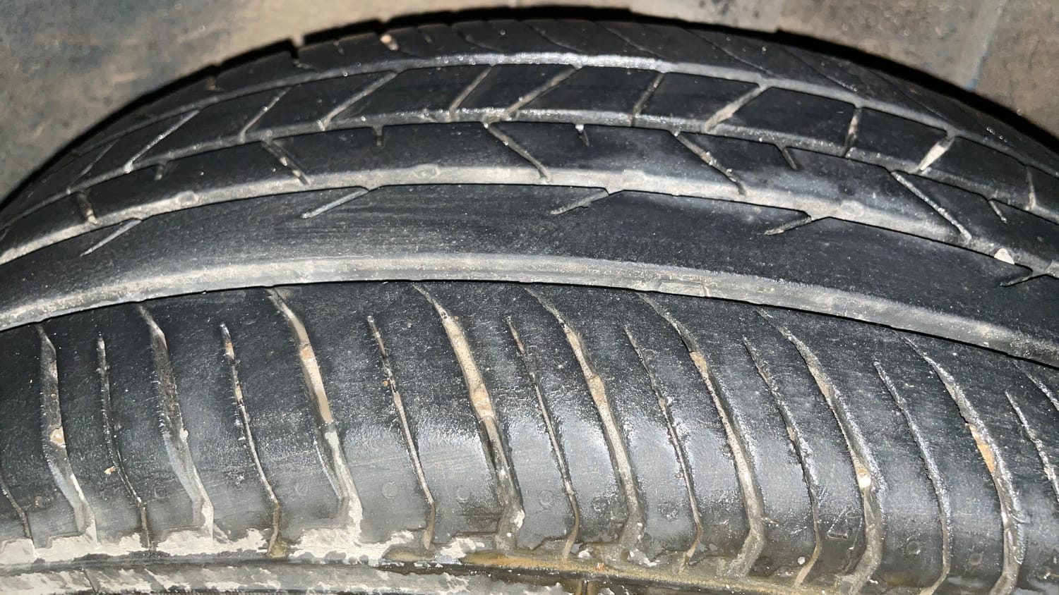 Used 2022 Renault Kiger RXZ AMT Dual Tone Petrol Automatic tyres LEFT REAR TYRE TREAD VIEW