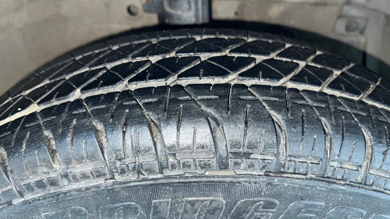 Used 2014 Maruti Suzuki Swift Dzire VXI Petrol Manual tyres RIGHT FRONT TYRE TREAD VIEW