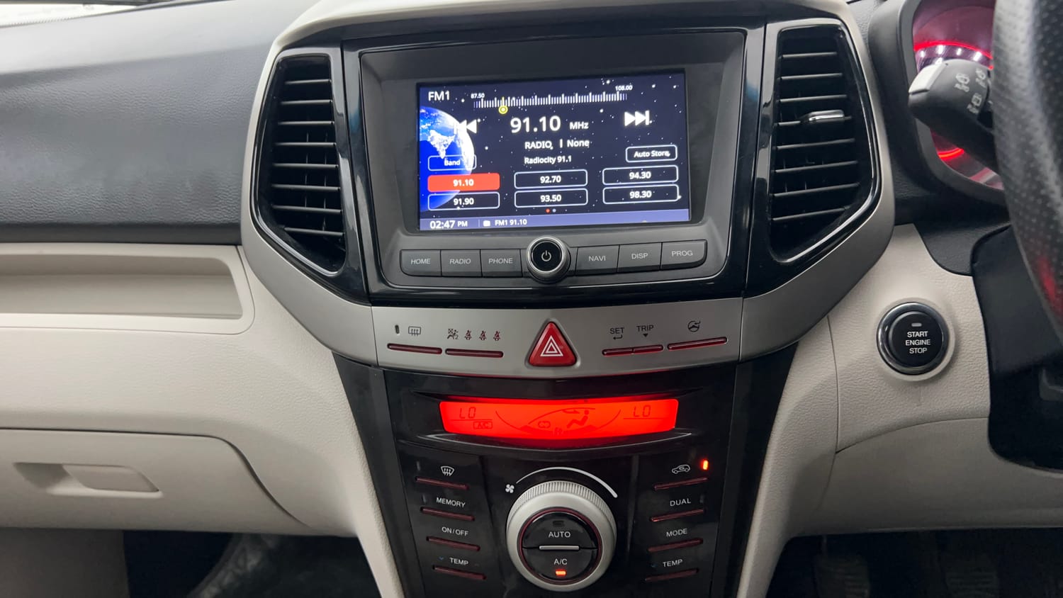 Used 2021 Mahindra XUV 300 W8 (O) 1.2 Petrol Petrol Manual interior MUSIC SYSTEM & AC CONTROL VIEW