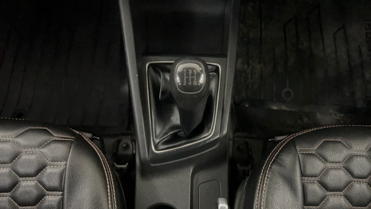 Used 2018 Hyundai Elite i20 Magna Executive 1.2 Petrol Manual interior GEAR  KNOB VIEW