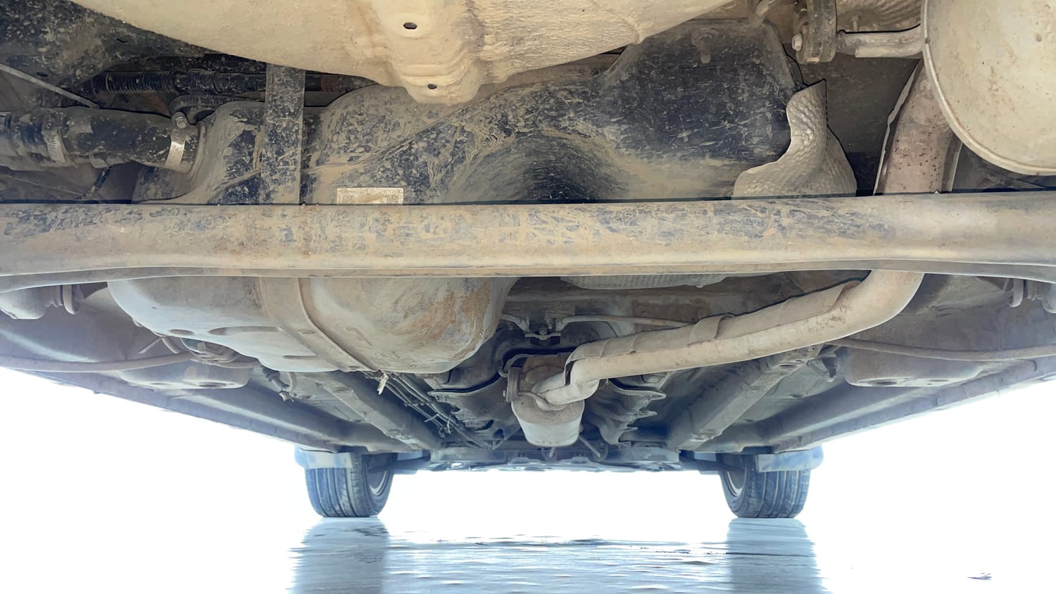 Used 2021 Mahindra XUV 300 W8 (O) 1.2 Petrol AMT Petrol Automatic extra REAR UNDERBODY VIEW (TAKEN FROM REAR)