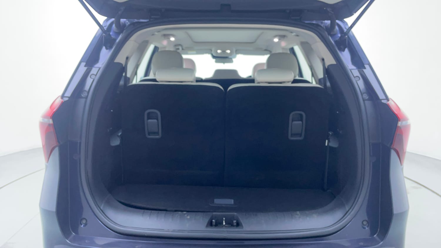 Used 2021 Mahindra XUV700 AX 7 Petrol AT Luxury Pack 7 STR Petrol Automatic interior DICKY INSIDE VIEW