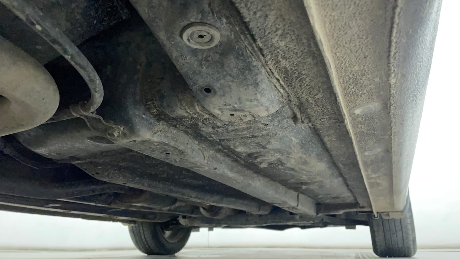 Used 2023 Hyundai Verna SX 1.5 MPi Petrol Manual extra REAR RIGHT UNDERBODY VIEW