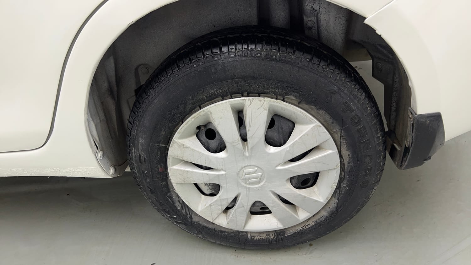 Used 2014 Maruti Suzuki Swift Dzire VXI Petrol Manual tyres LEFT REAR TYRE RIM VIEW