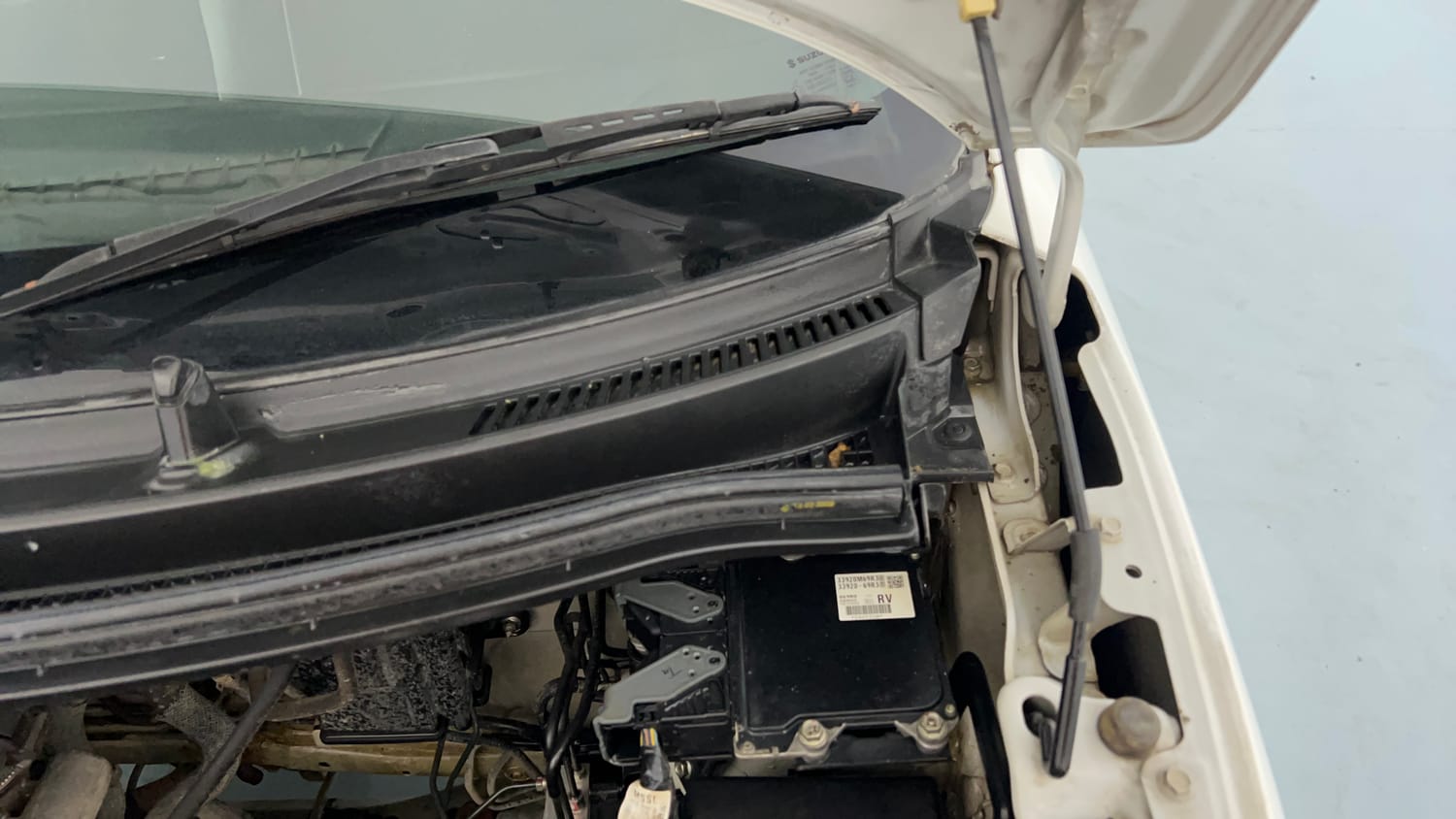 Used 2020 Maruti Suzuki Wagon R 1.0 VXi 1.0 Petrol Manual engine ENGINE LEFT SIDE HINGE & APRON VIEW