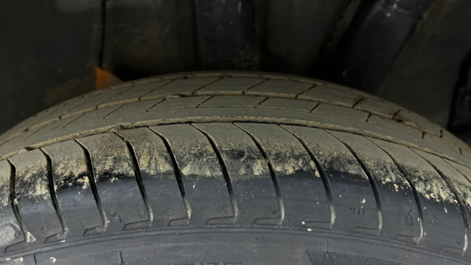 Used 2025 Hyundai Exter SX (O) Connect 1.2 AMT Dual Tone Petrol Automatic tyres LEFT REAR TYRE TREAD VIEW