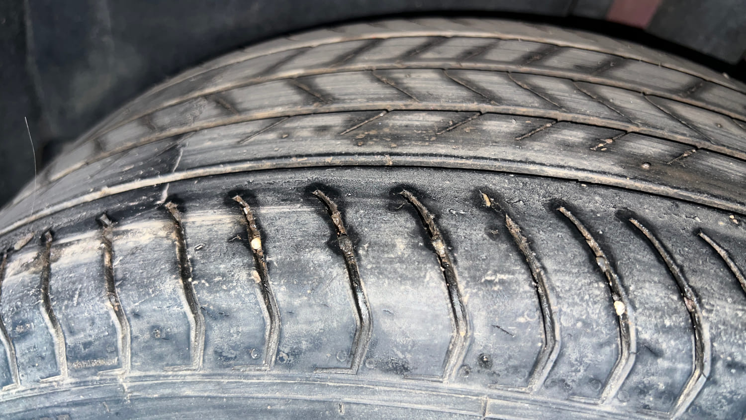 Used 2022 Volkswagen Taigun GT Plus 1.5 TSI DSG Petrol Automatic tyres LEFT REAR TYRE TREAD VIEW