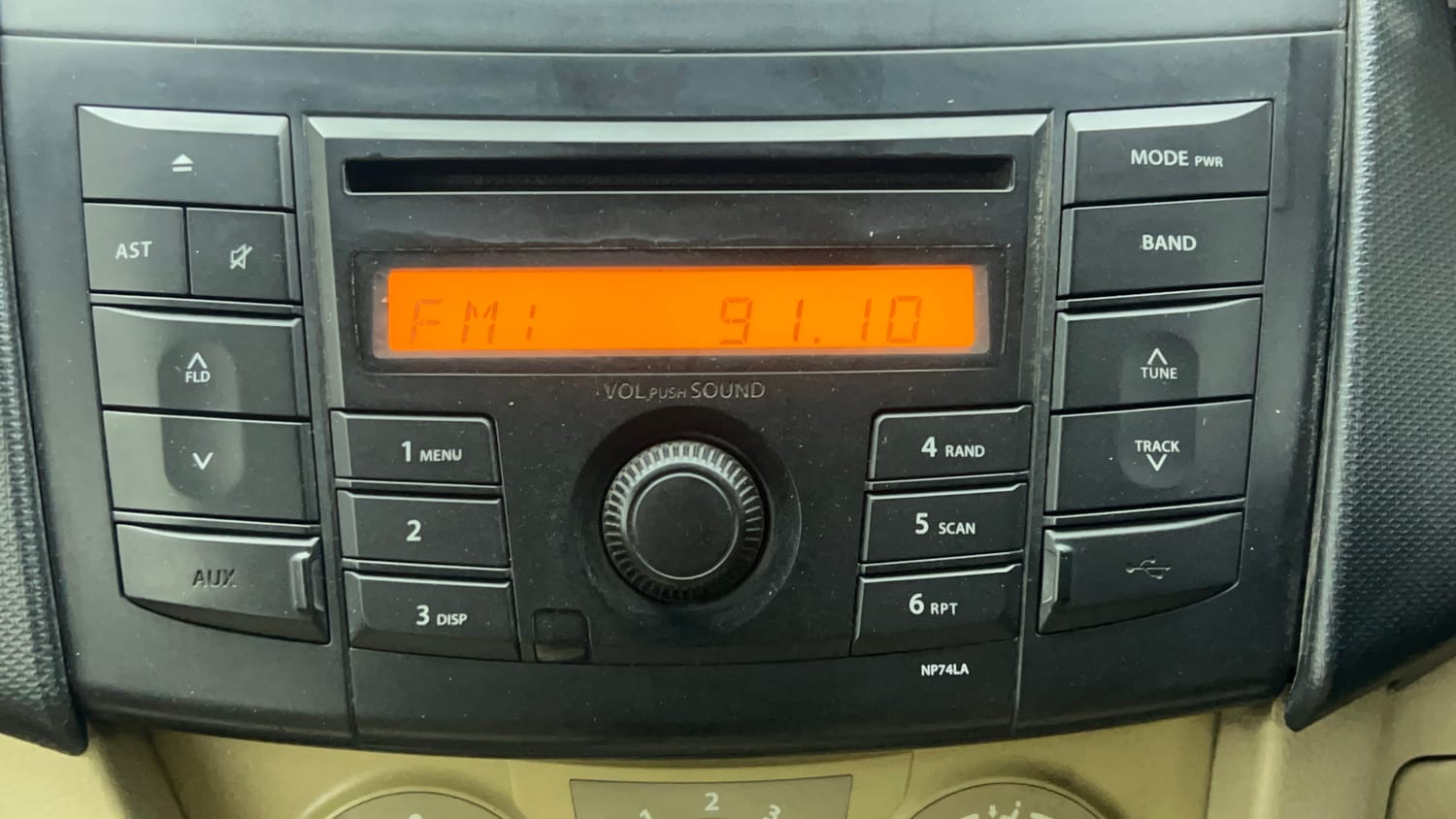 Used 2013 Maruti Suzuki Swift Dzire VXI Petrol Manual top_features Integrated (in-dash) music system