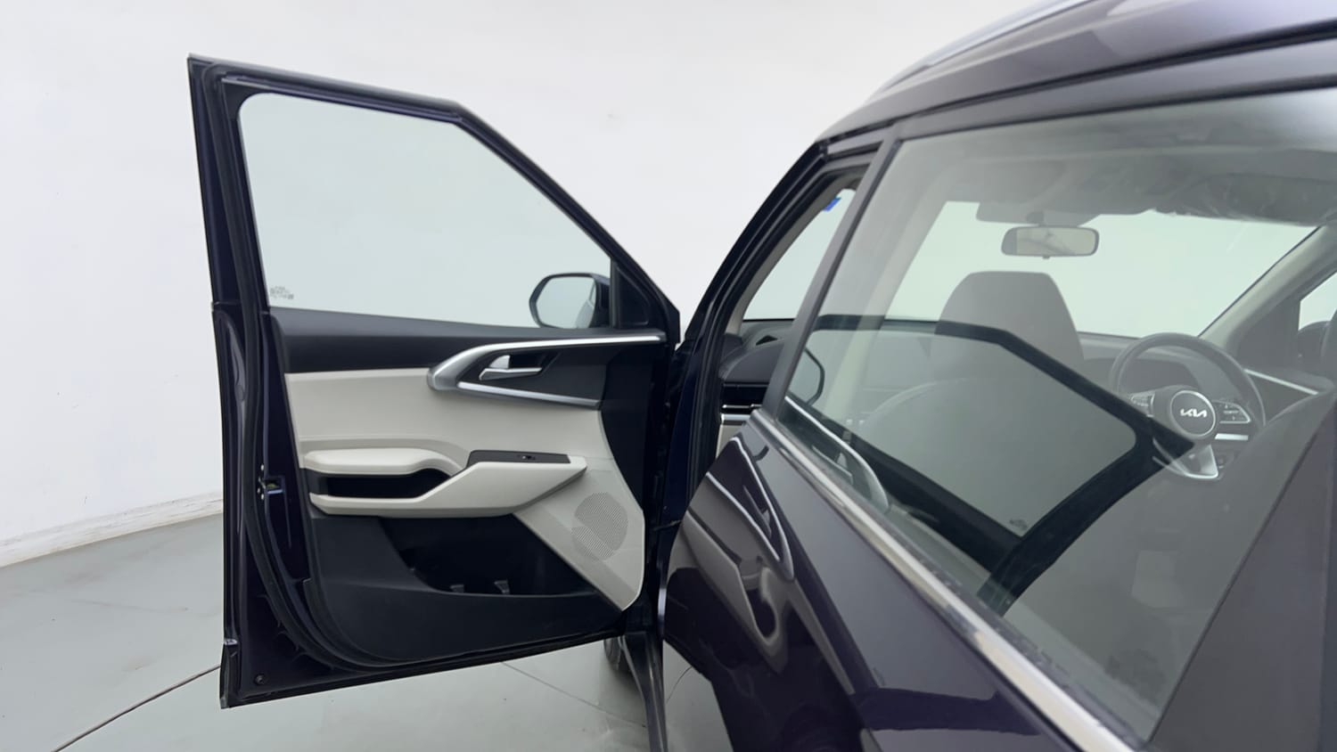 Used 2022 Kia Carens Prestige Plus 1.4 Petrol DCT 7 STR Petrol Automatic interior LEFT FRONT DOOR OPEN VIEW