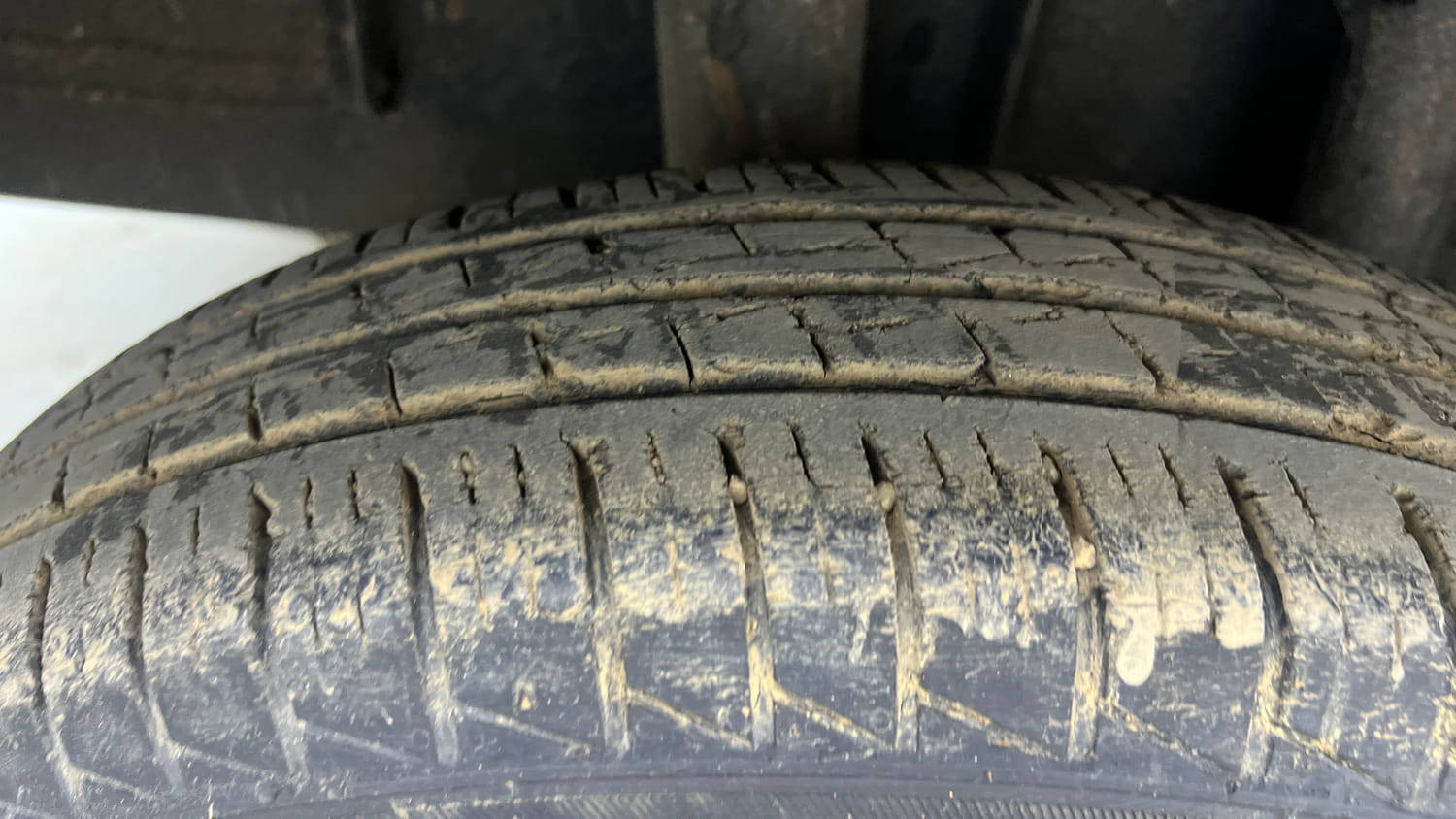 Used 2021 Renault Triber RXT Petrol Manual tyres RIGHT REAR TYRE TREAD VIEW