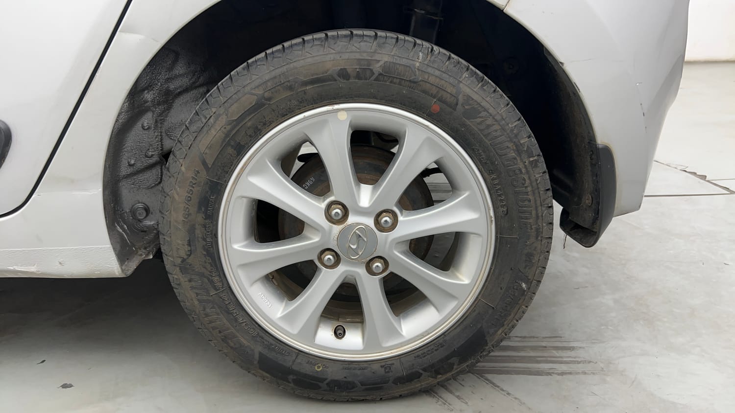 Used 2015 Hyundai Grand i10 Asta AT 1.2 Kappa VTVT Petrol Automatic tyres LEFT REAR TYRE RIM VIEW
