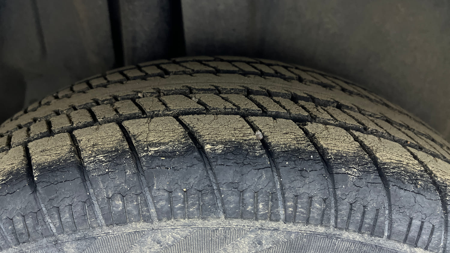 Used 2017 Maruti Suzuki Ertiga VXI Petrol Manual tyres RIGHT REAR TYRE TREAD VIEW