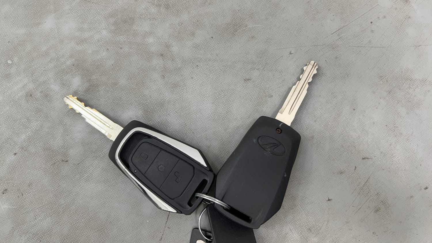 Used 2017 Mahindra KUV100 K8 6 STR Petrol Manual extra CAR KEY VIEW