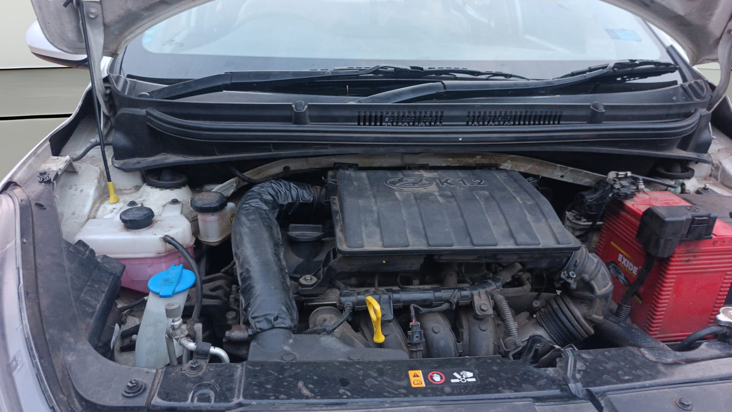 Used 2024 Hyundai Aura S 1.2 Petrol Petrol Manual engine ENGINE RIGHT SIDE HINGE & APRON VIEW