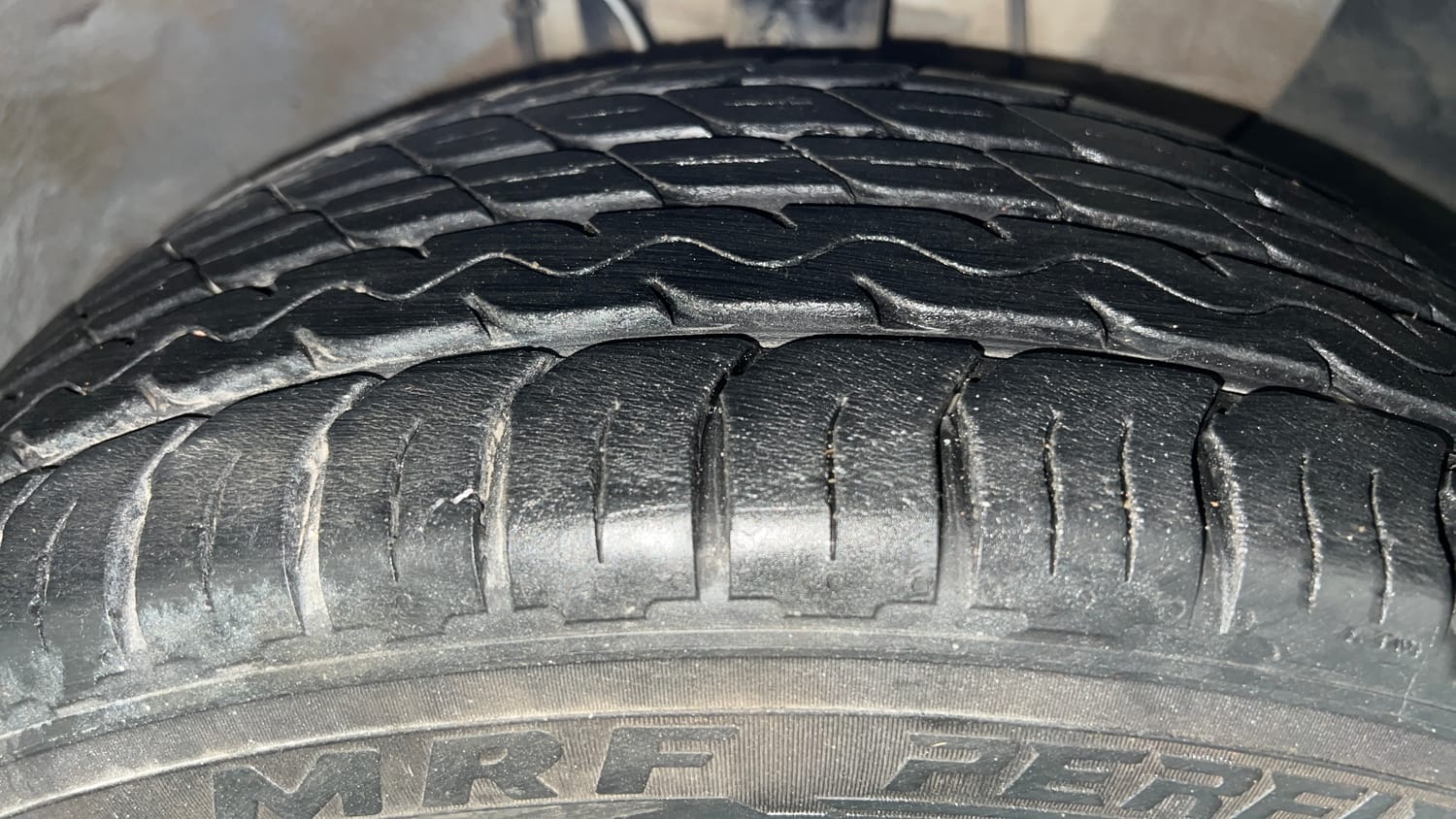Used 2016 Hyundai Elite i20 Asta 1.2 Petrol Manual tyres RIGHT FRONT TYRE TREAD VIEW