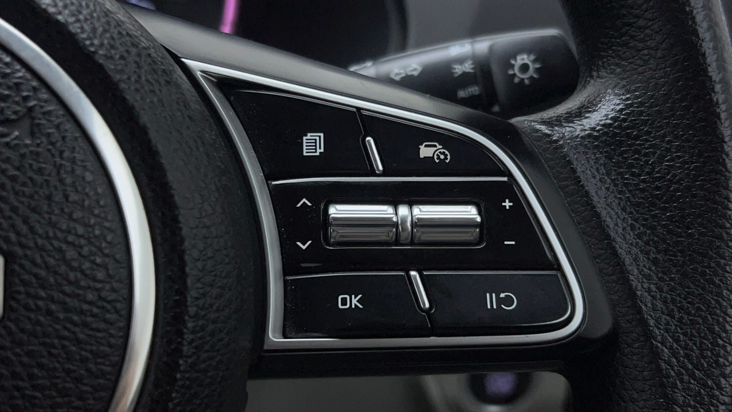 Used 2022 Kia Carens Prestige Plus 1.4 Petrol DCT 7 STR Petrol Automatic top_features Cruise control