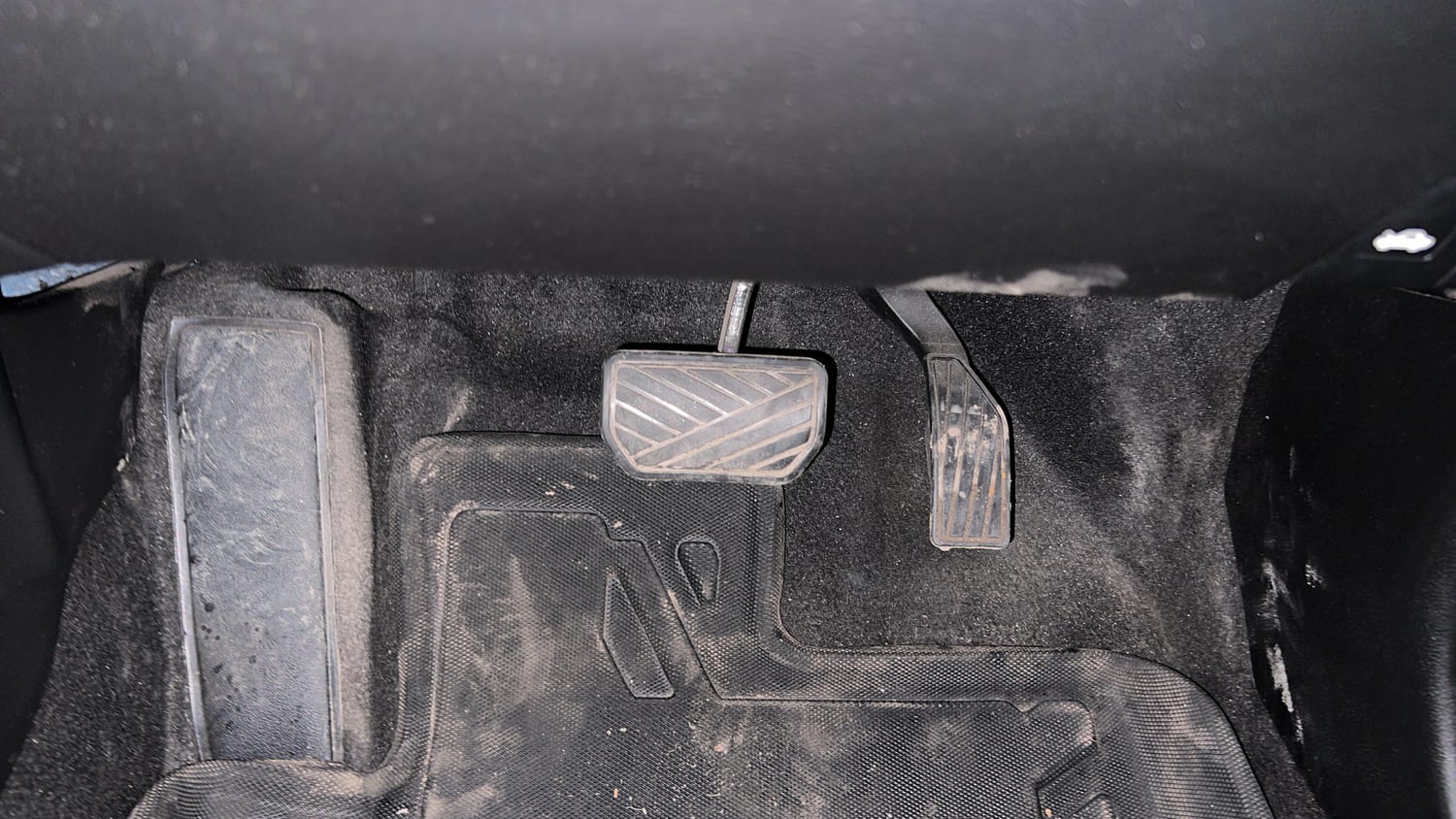 Used 2024 Maruti Suzuki Grand Vitara Zeta Smart Hybrid AT Petrol Automatic interior PEDALS VIEW
