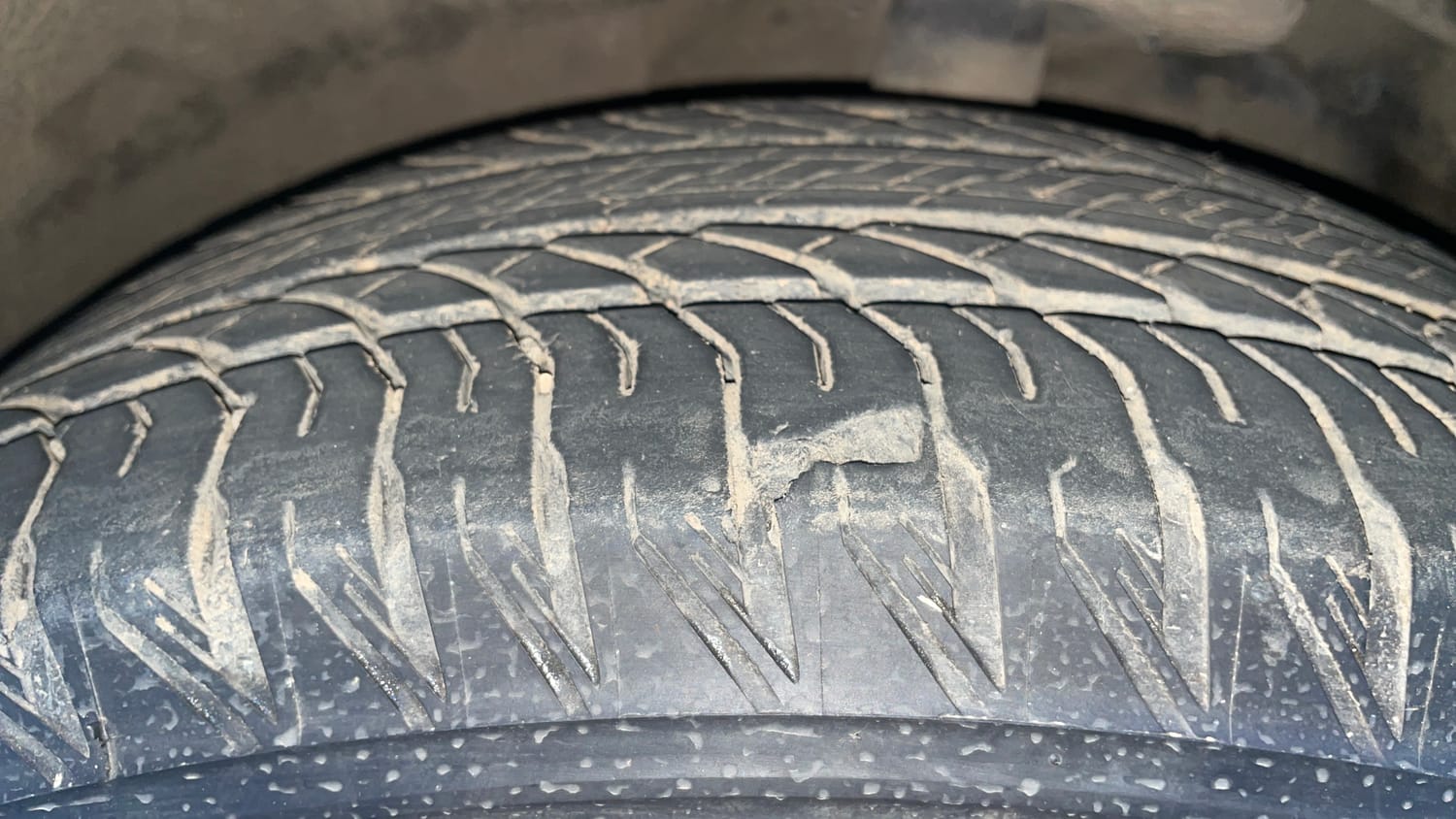 Used 2021 Mahindra XUV700 AX 7 Petrol AT Luxury Pack 7 STR Petrol Automatic tyres LEFT FRONT TYRE TREAD VIEW