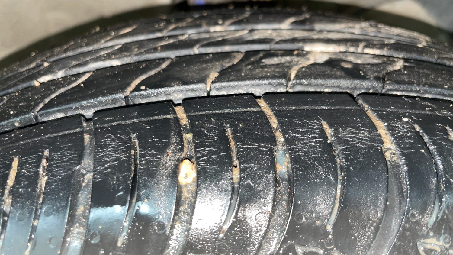 Used 2022 Maruti Suzuki XL6 Zeta MT Petrol Petrol Manual tyres RIGHT FRONT TYRE TREAD VIEW
