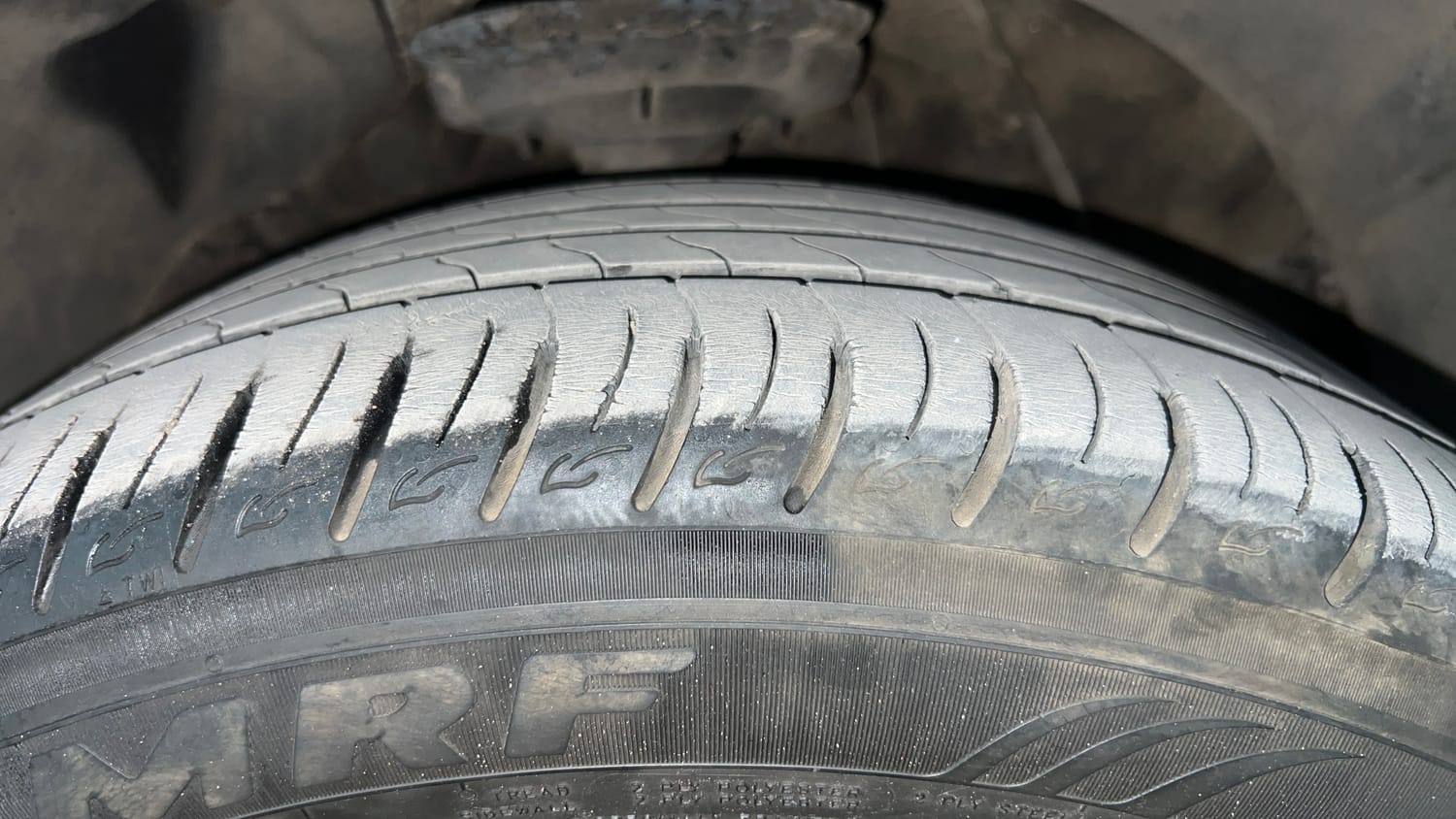 Used 2021 Mahindra XUV 300 W8 (O) 1.2 Petrol Petrol Manual tyres RIGHT FRONT TYRE TREAD VIEW