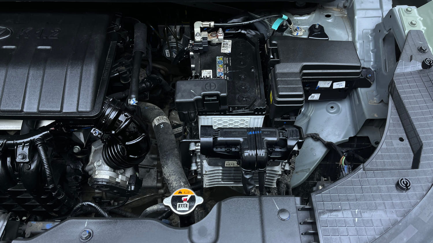 Used 2025 Hyundai Exter SX (O) Connect 1.2 AMT Dual Tone Petrol Automatic engine ENGINE LEFT SIDE VIEW