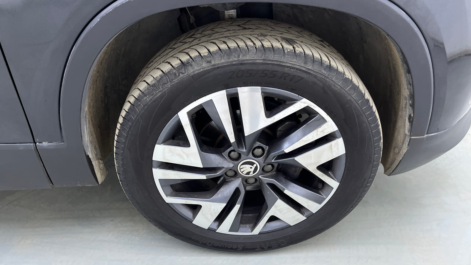 Used 2025 Skoda Kylaq Prestige AT Petrol Automatic tyres RIGHT FRONT TYRE RIM VIEW