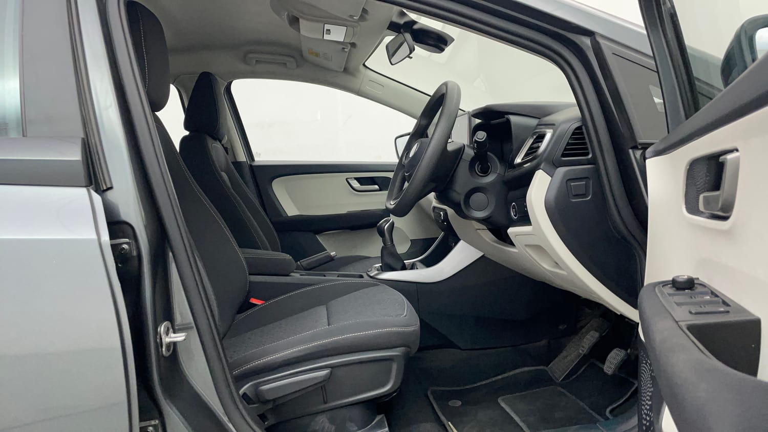 Used 2024 Tata Altroz XZ Petrol Petrol Manual interior RIGHT SIDE FRONT DOOR CABIN VIEW