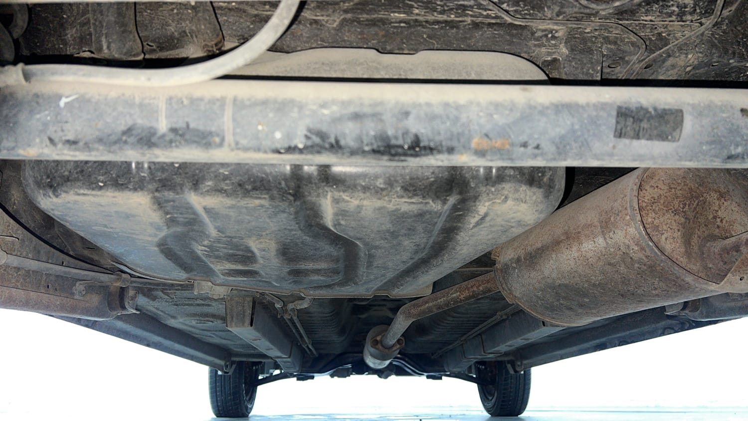 Used 2014 Maruti Suzuki Wagon R VXI Petrol Manual extra REAR UNDERBODY VIEW (TAKEN FROM REAR)