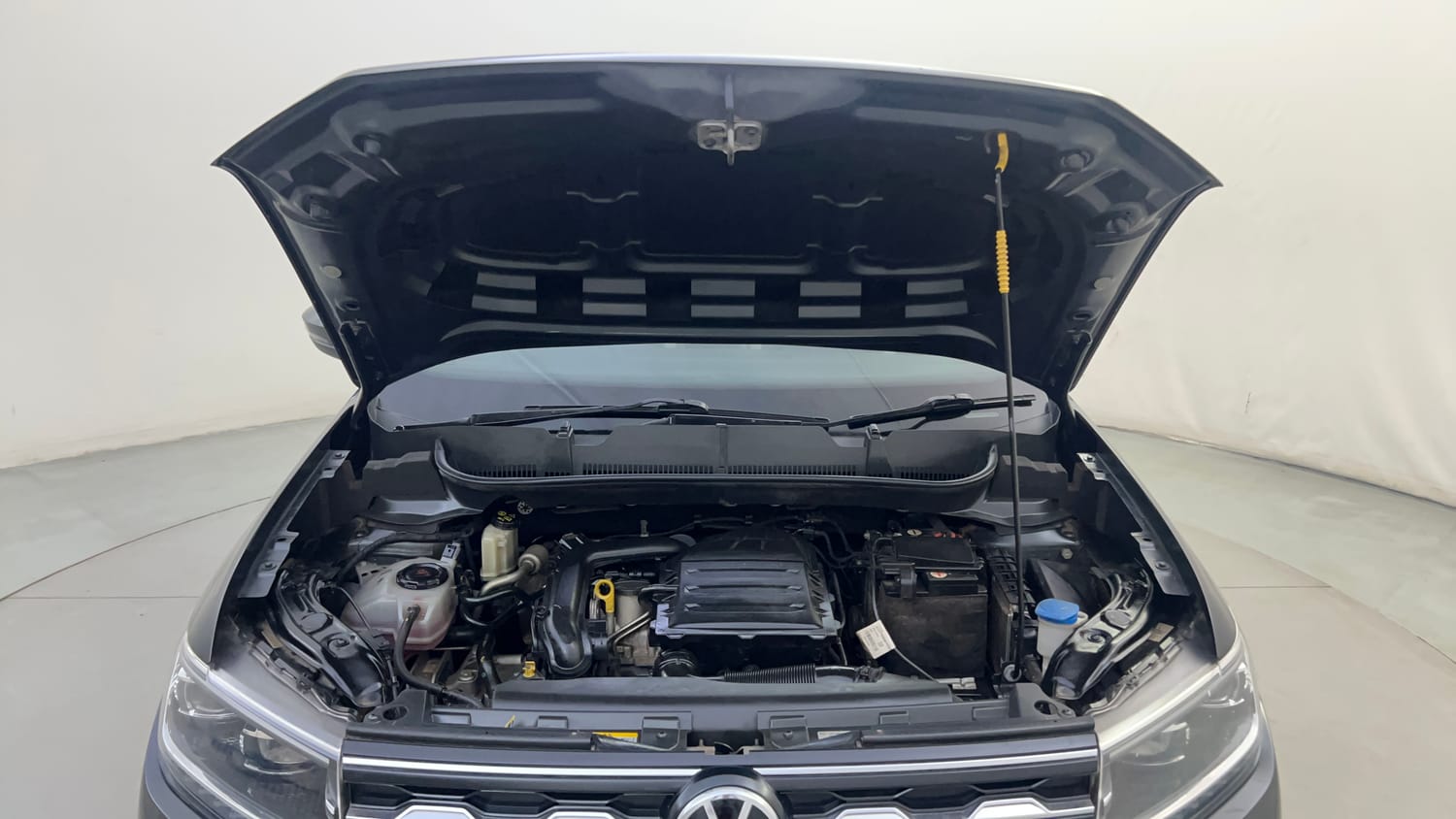 Used 2023 Volkswagen Taigun Topline 1.0 TSI MT Petrol Manual engine ENGINE & BONNET OPEN FRONT VIEW