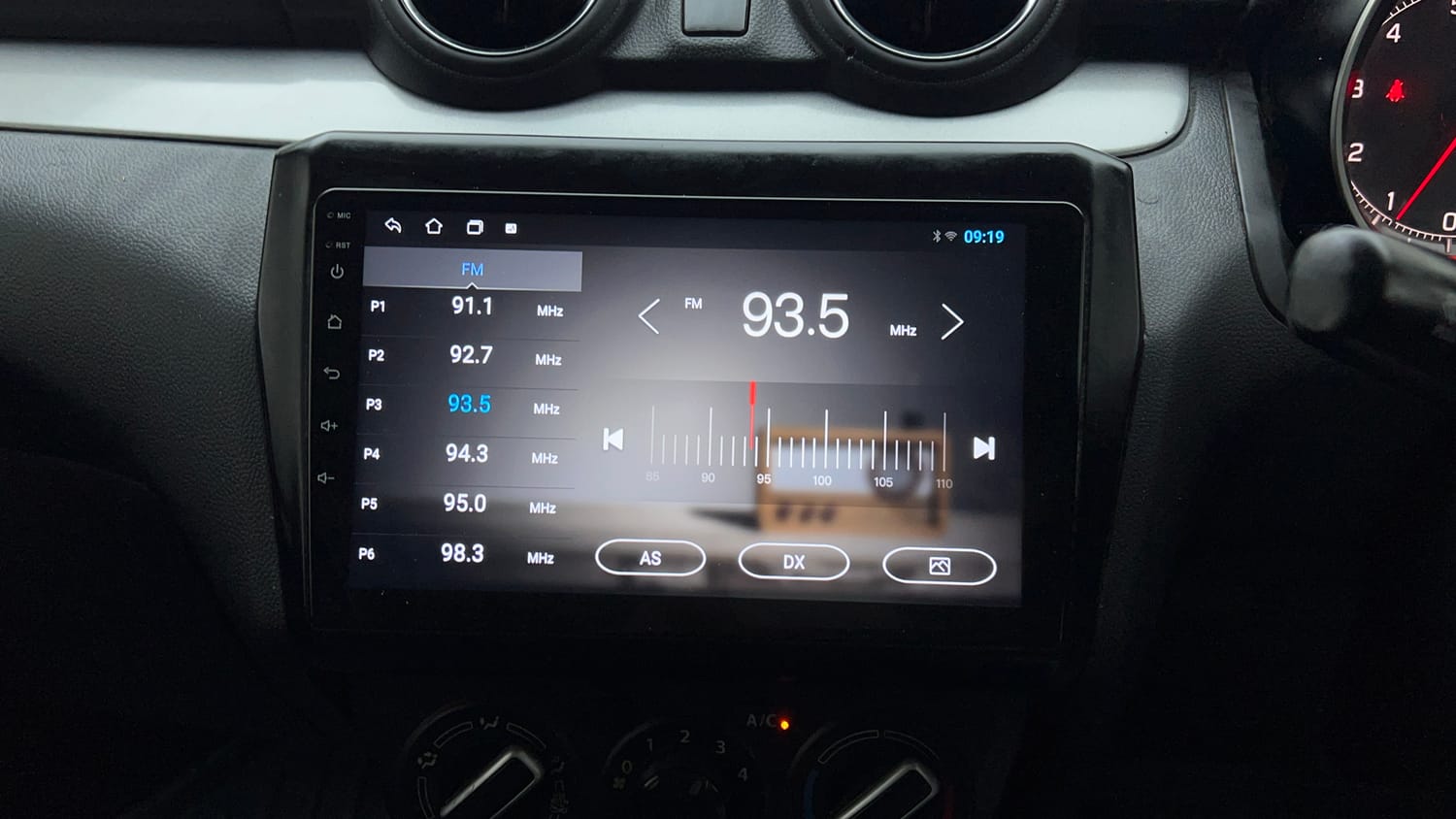 Used 2020 Maruti Suzuki Swift VXI CNG (Outside Fitted) Cng Manual top_features Integrated (in-dash) music system
