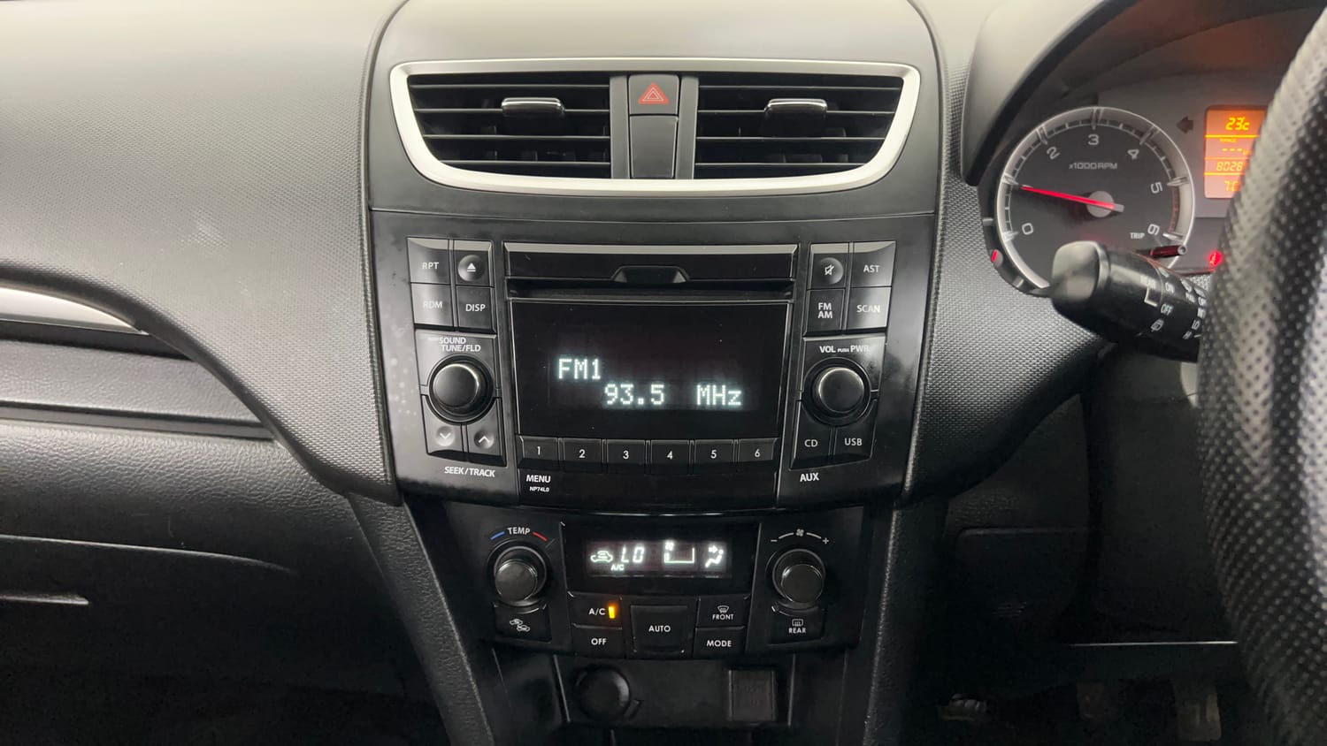 Used 2012 Maruti Suzuki Swift ZDi Diesel Manual interior MUSIC SYSTEM & AC CONTROL VIEW