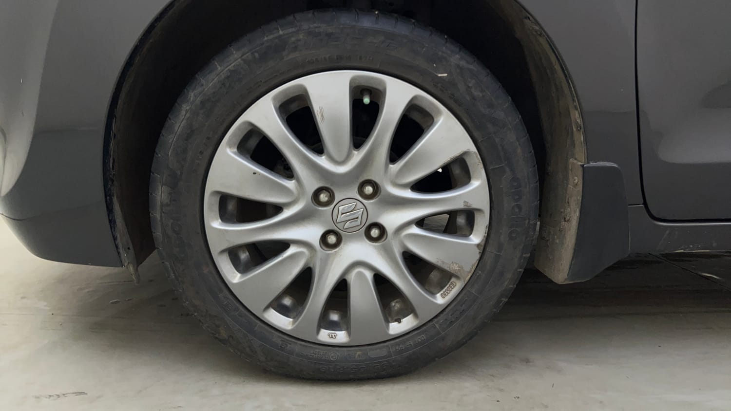 Used 2019 Maruti Suzuki Baleno Alpha 1.2 AT Petrol Automatic tyres LEFT FRONT TYRE RIM VIEW